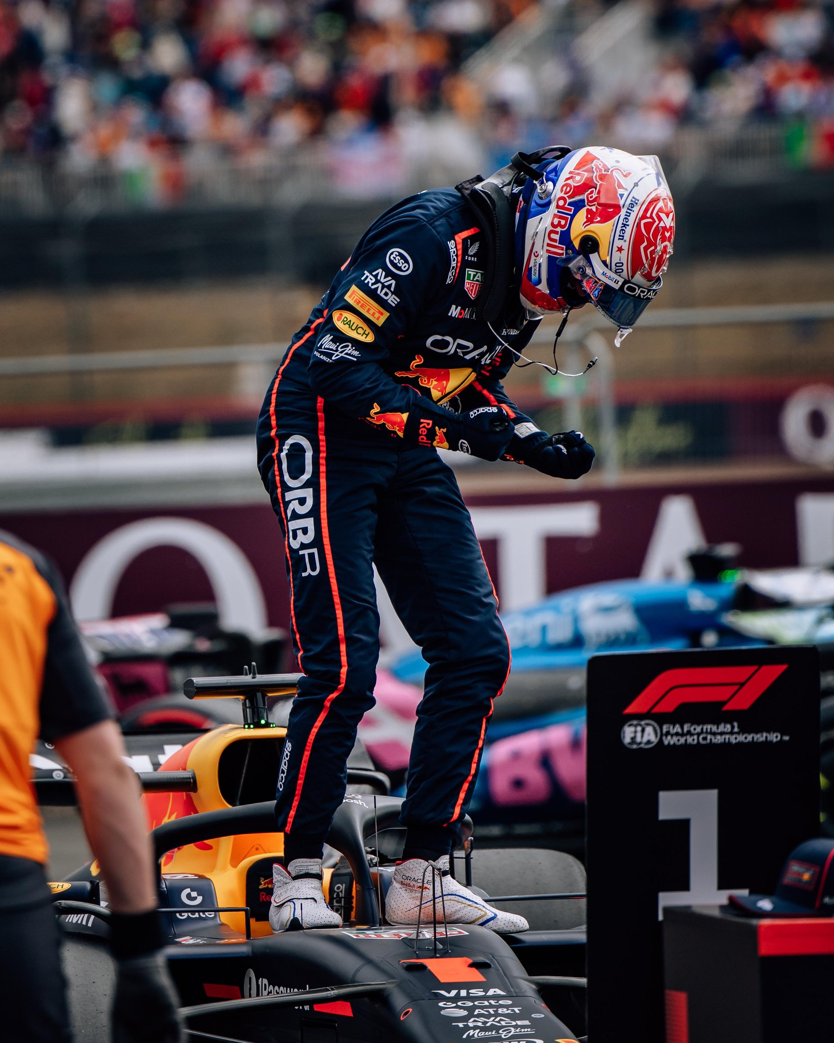 红牛车队翻盘梅赛德斯,皮亚斯特里惊艳四座 红牛车队翻盘梅赛德斯,皮亚斯特里惊艳四座