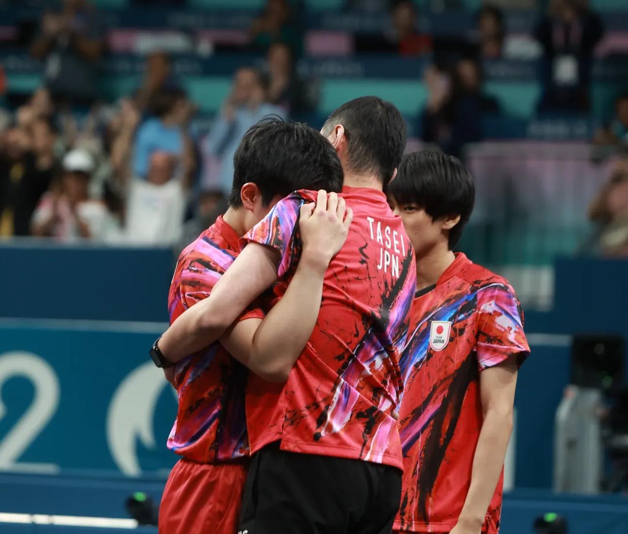 奥地利队鏖战德国队,张本智和扛起全队 奥地利队鏖战德国队,张本智和扛起全队