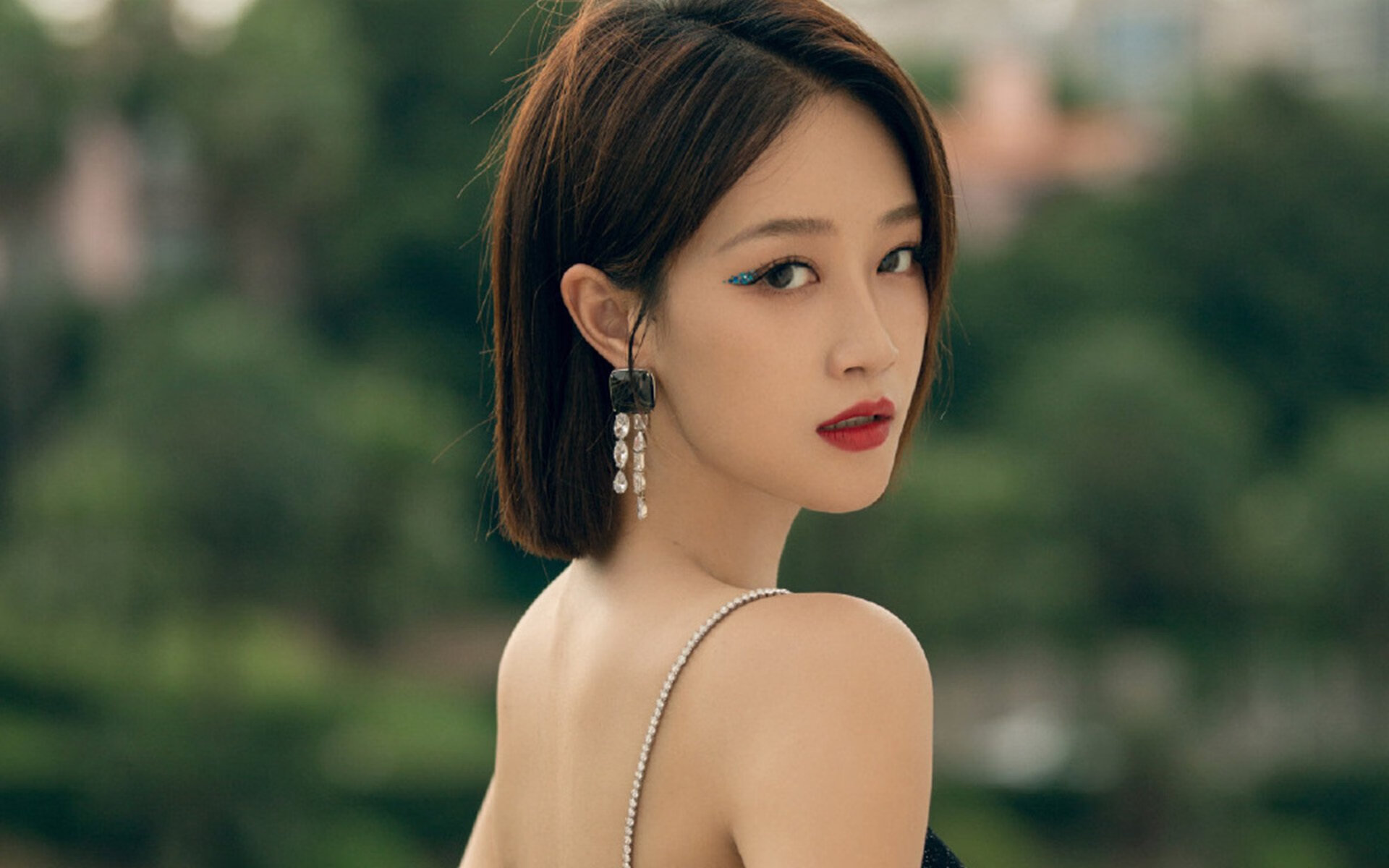 约基奇砍30+10终结活塞6连胜！中轴进攻+弧顶三分点燃全场