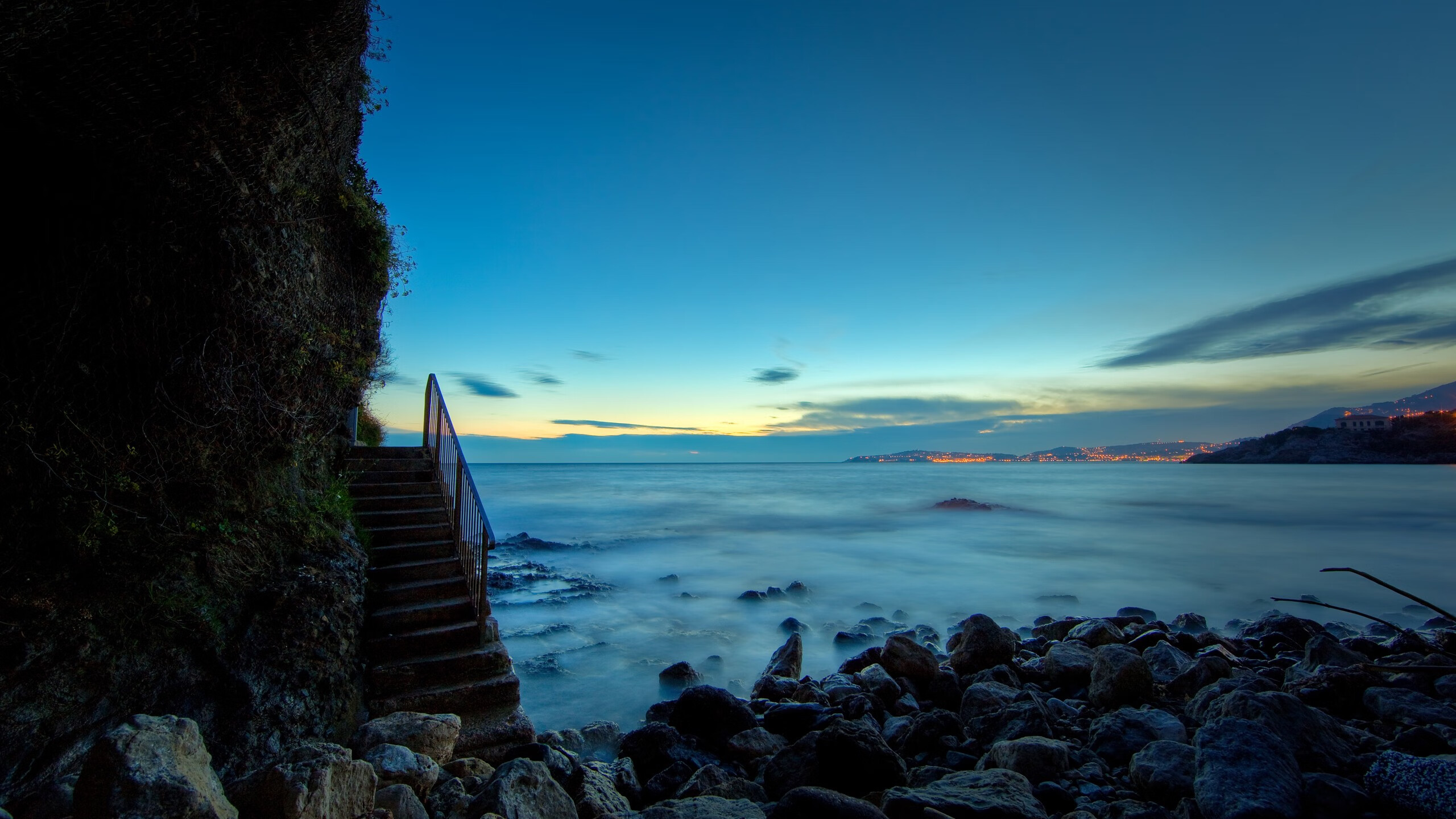 终结的两种形态，当历史一击遇上持续统治