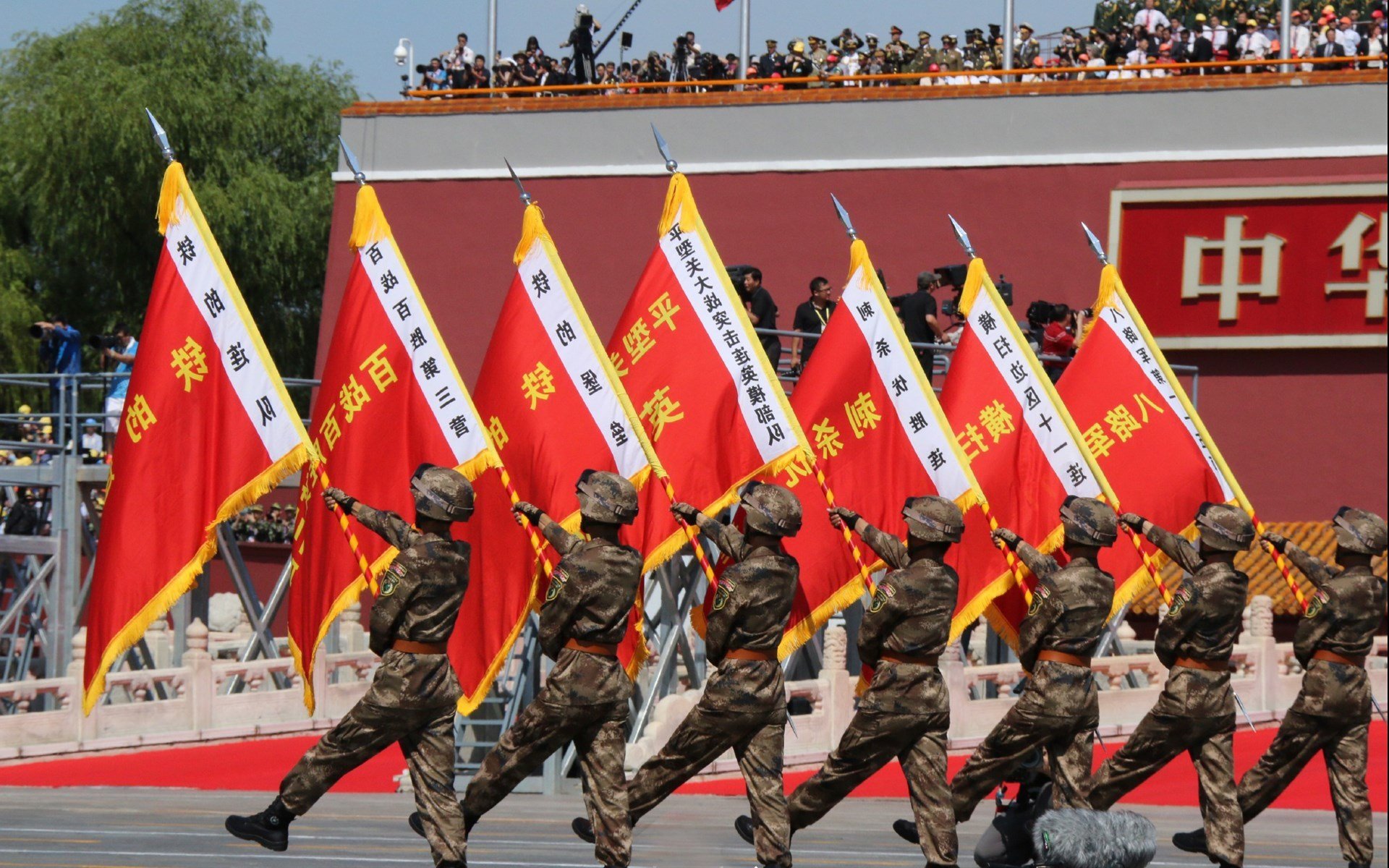 雷霆速胜尼克斯，戈贝尔一柱擎天，攻防一体成全场唯一焦点